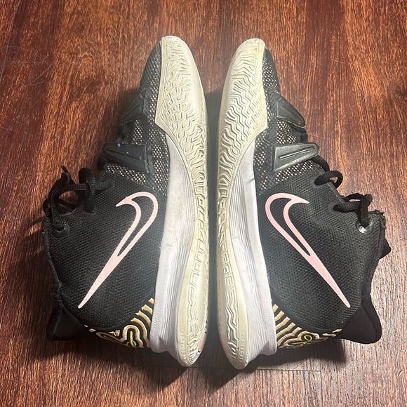 Kyrie nike youth. basketball shoes - Picture 4 of 8